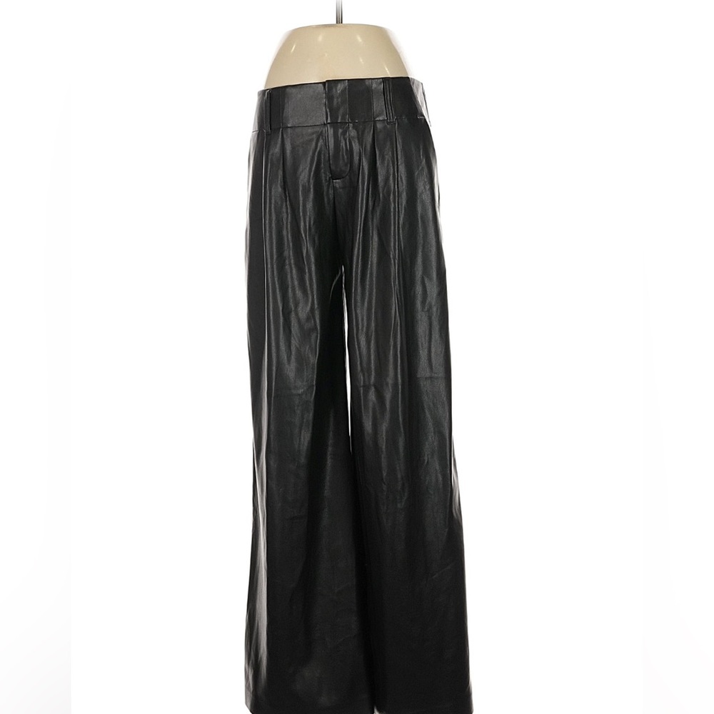 Alice & Olivia Black Wide-Leg Vegan Leather Pants. Size 6. NWT.